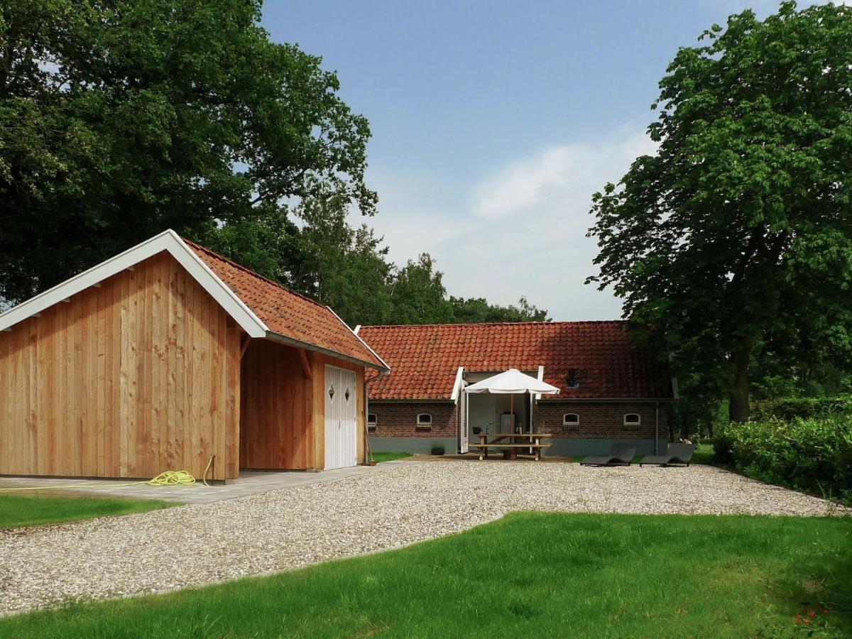 Lovely Holiday Home in Haaksbergen with Terrace Garden BBQ Buitenkant foto